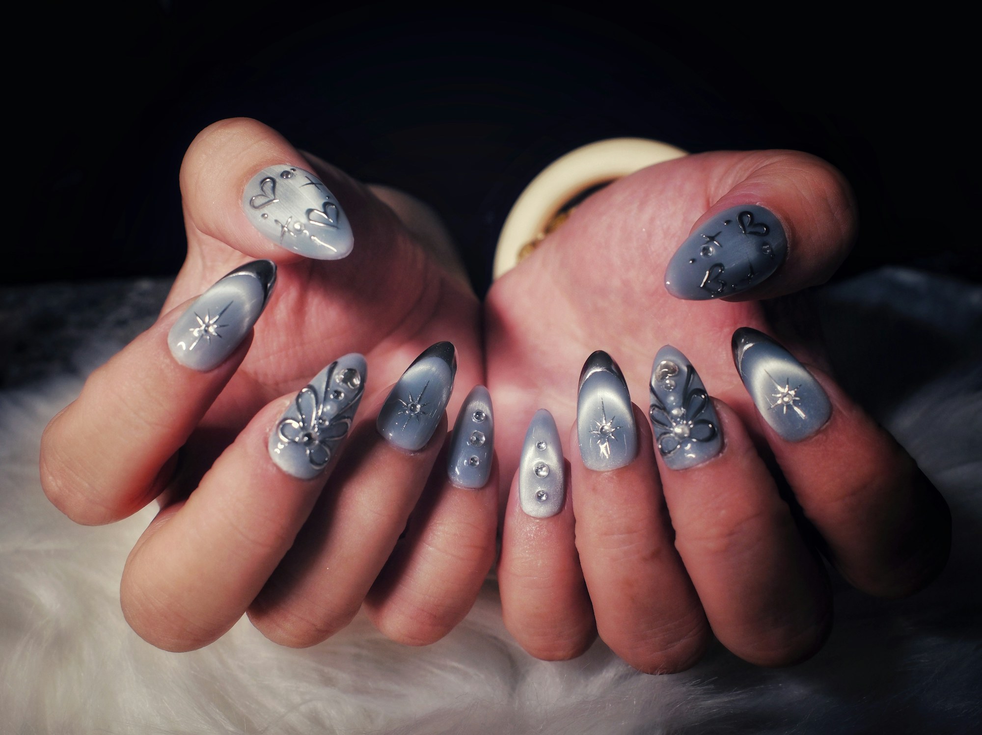 Cat-eye grey